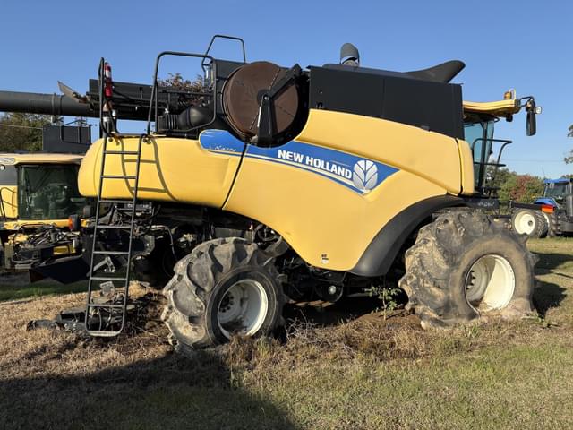 Image of New Holland CR8090 equipment image 2