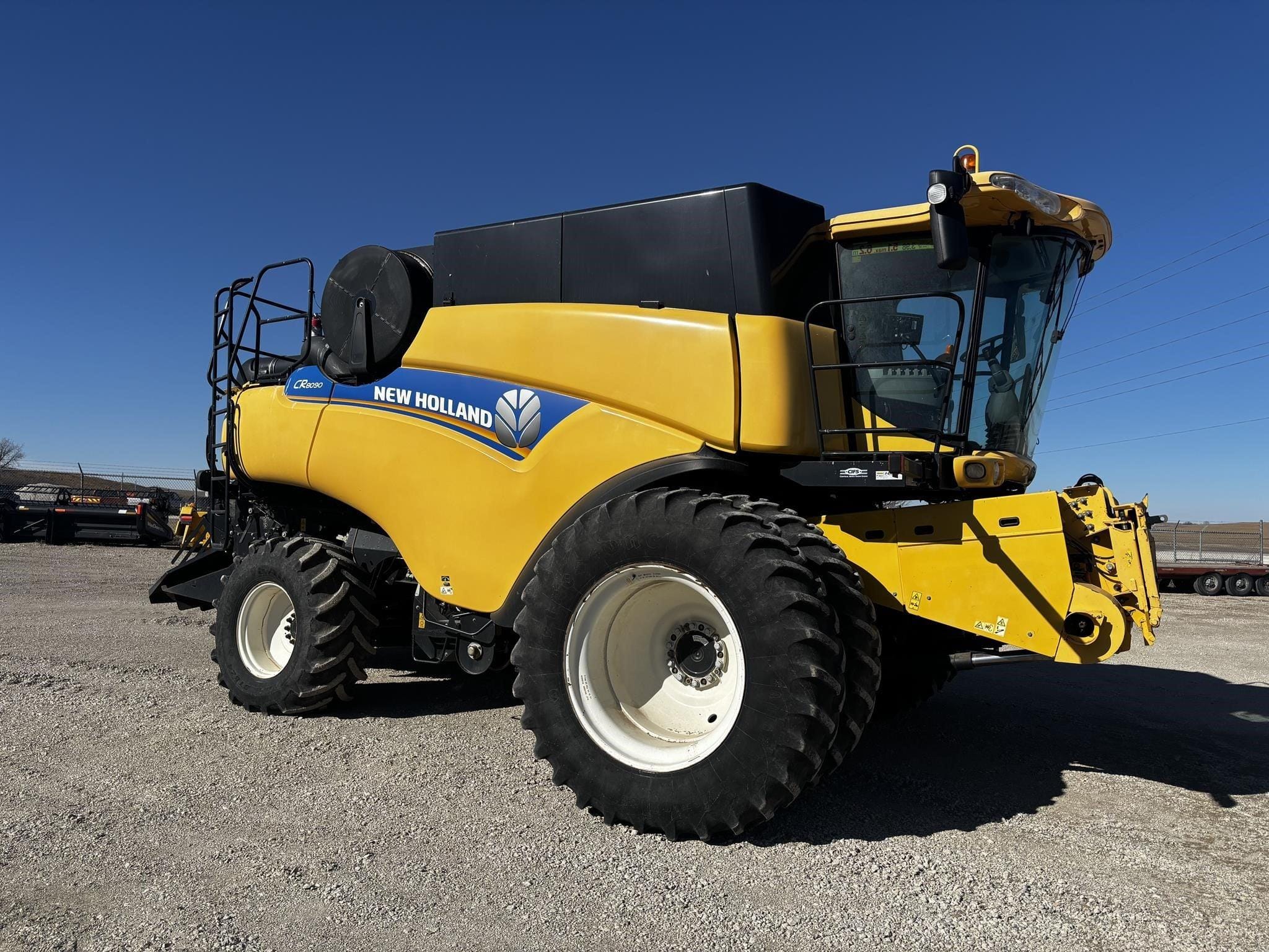 Main image New Holland CR8090