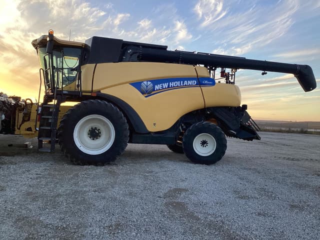 Image of New Holland CR8090 equipment image 3