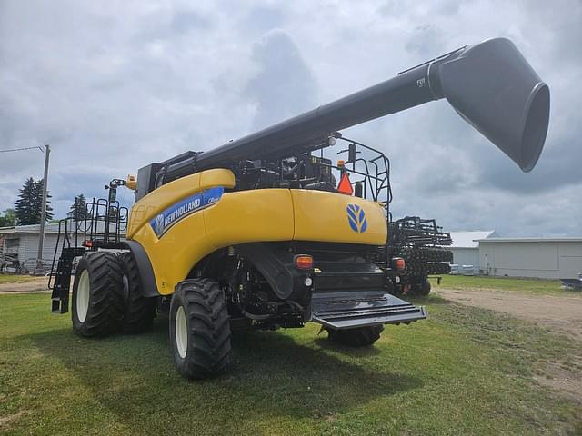 Image of New Holland CR8090 equipment image 2