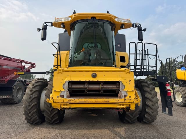 Image of New Holland CR8090 equipment image 1