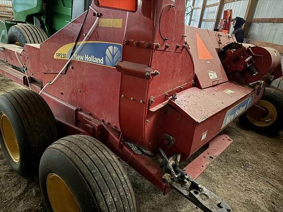 Image of New Holland FP230 equipment image 4