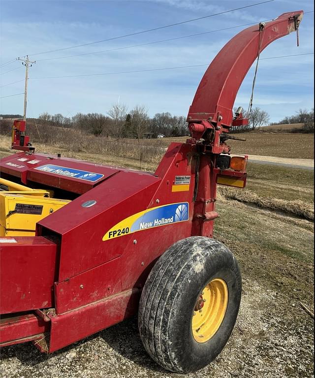 Image of New Holland FP240 equipment image 3