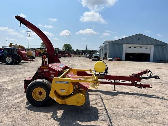 Image of New Holland FP240 equipment image 3