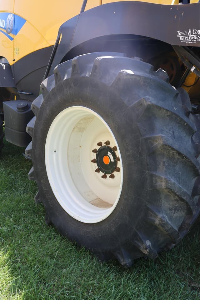 Image of New Holland FR850 equipment image 4