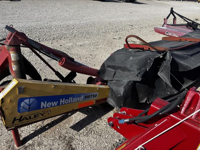 Image of New Holland H6750 equipment image 3