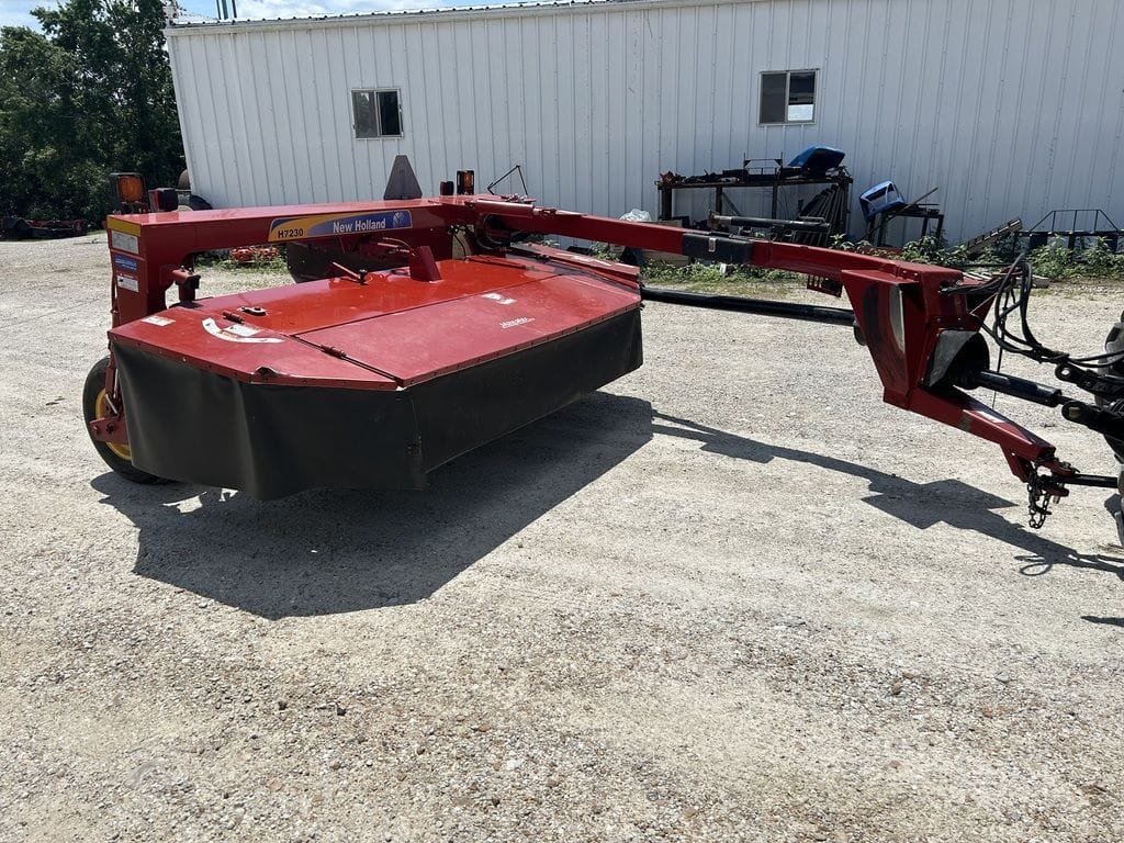 2013 New Holland H7230 Equipment Image0