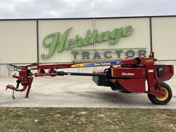 2013 New Holland H7230 Equipment Image0