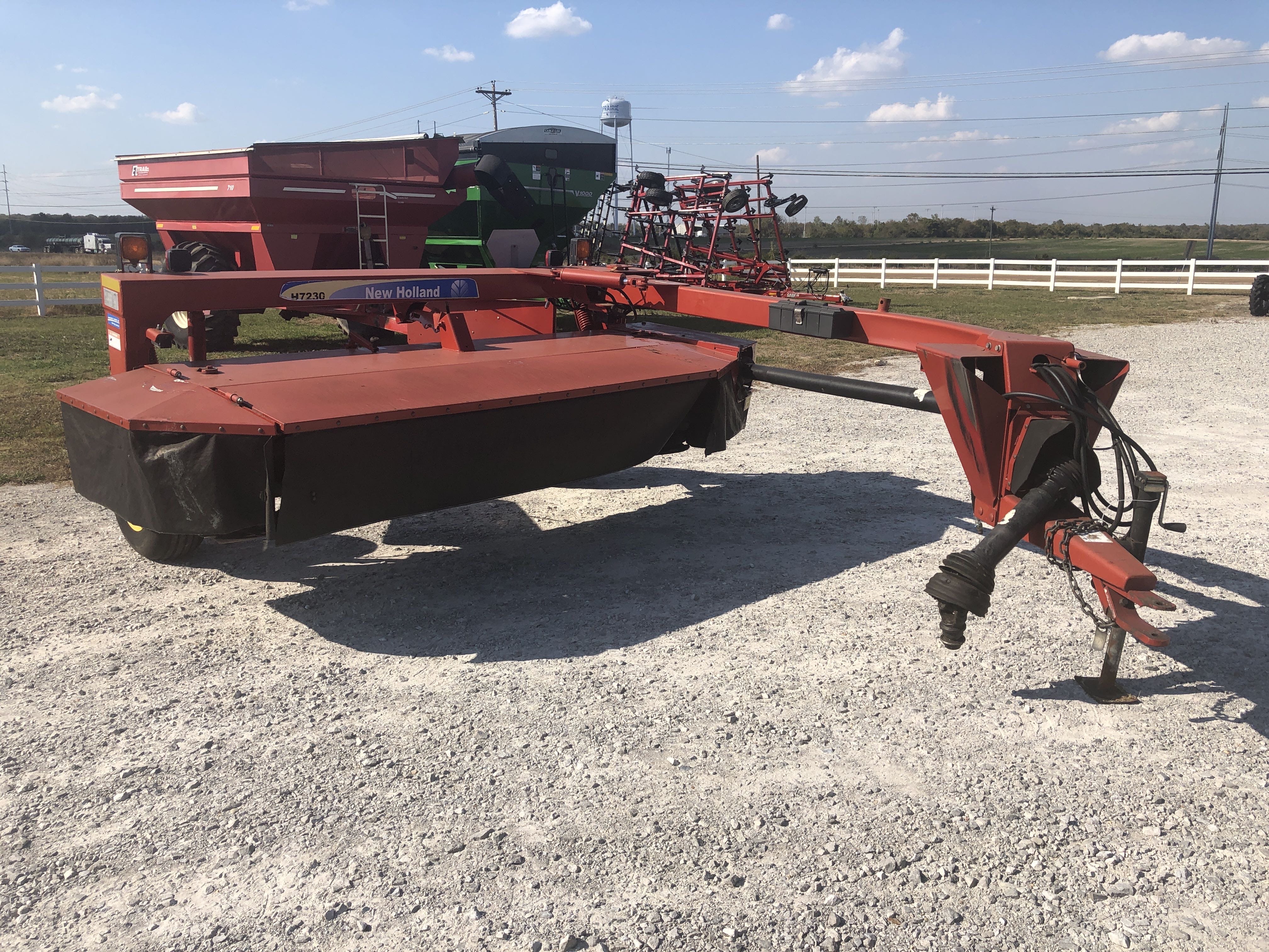 2013 New Holland H7230 Equipment Image0