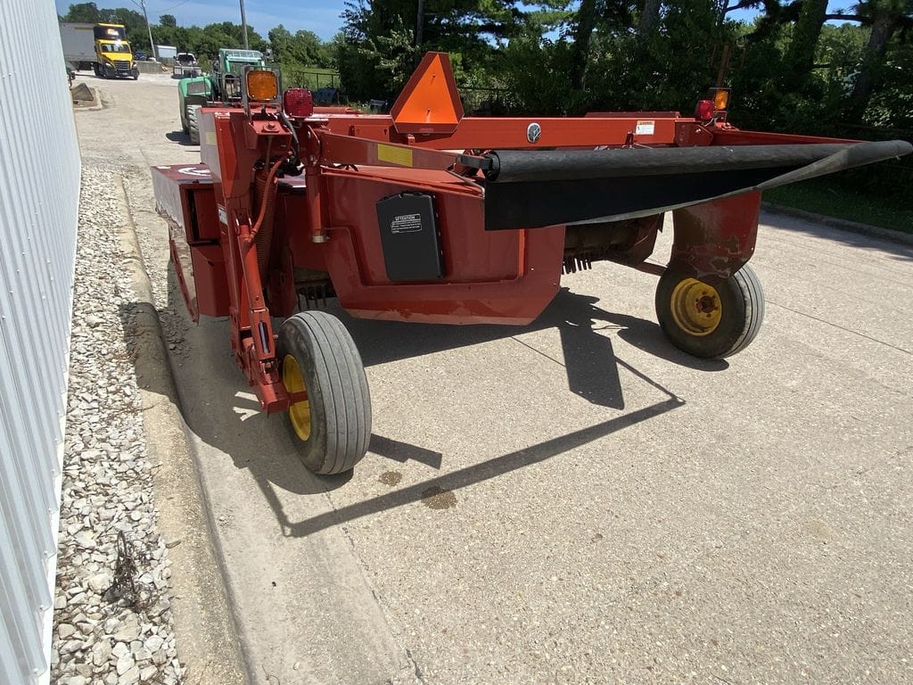 2013 New Holland H7330 Equipment Image0