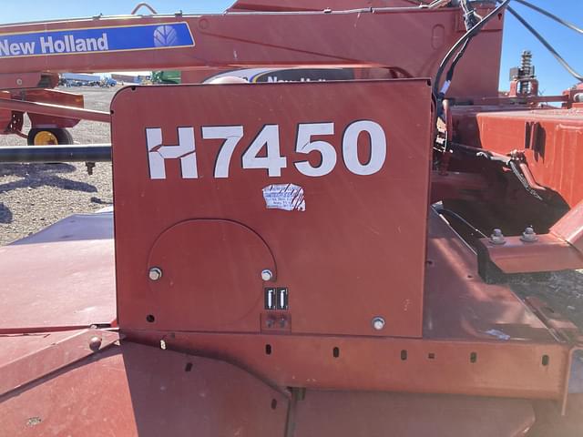 Image of New Holland H7450 equipment image 1