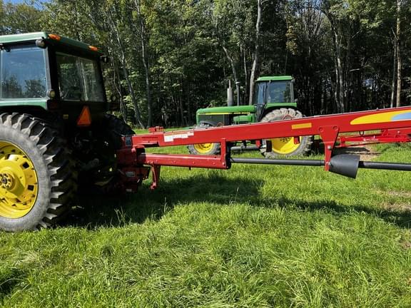 Image of New Holland H7450 equipment image 2