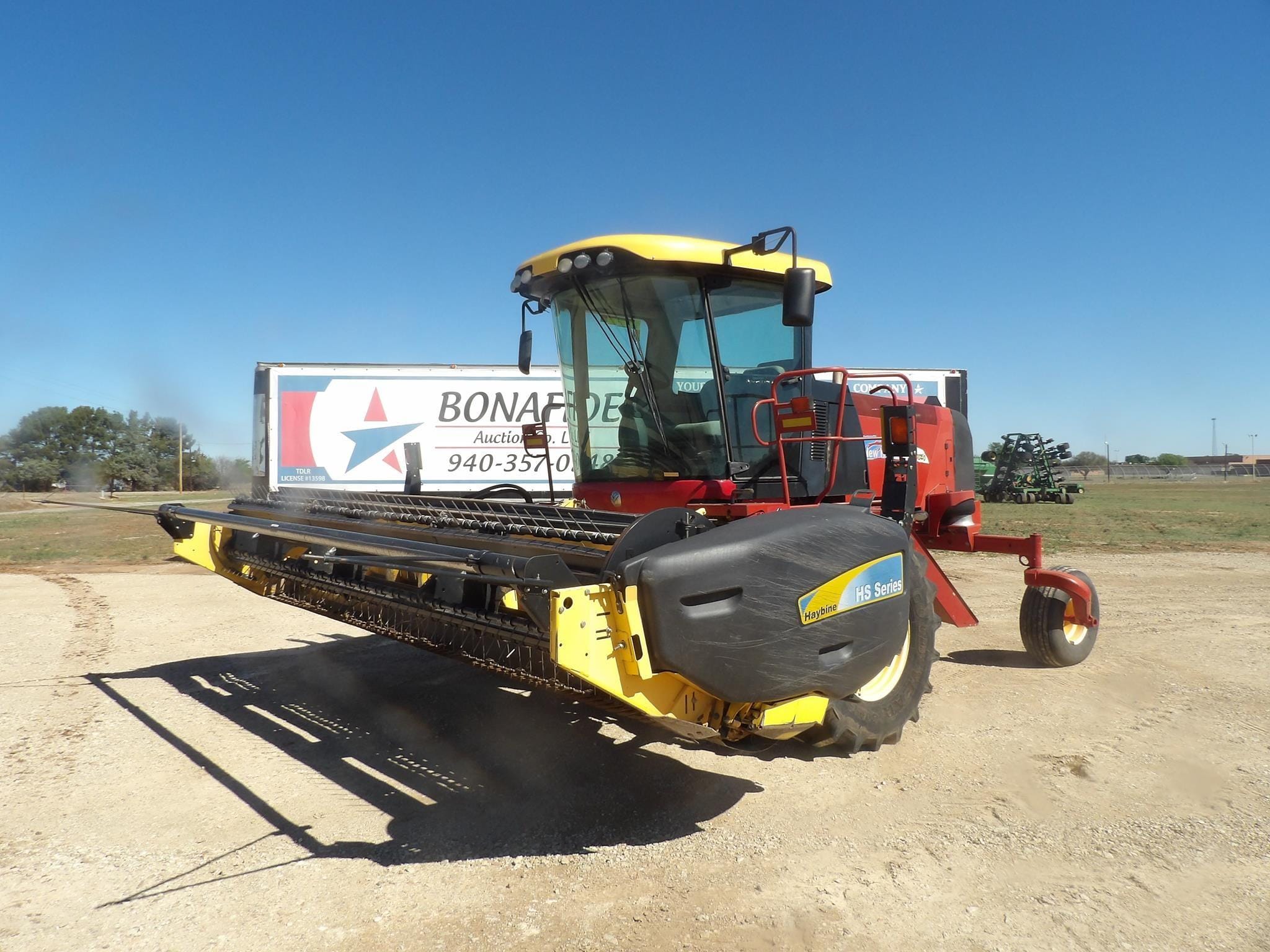 2013 New Holland H8040 Equipment Image0