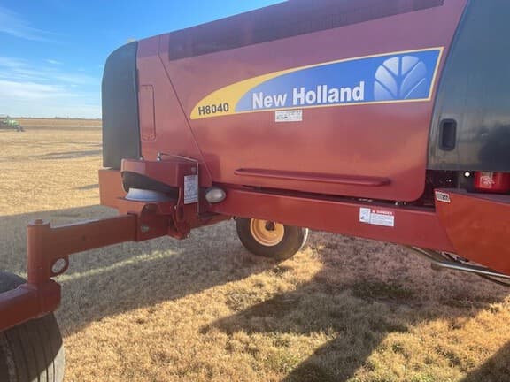 Image of New Holland H8040 equipment image 3