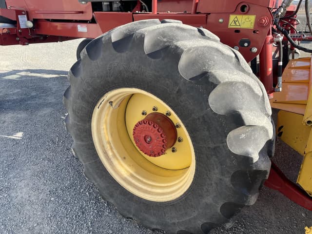 Image of New Holland H8040 equipment image 4