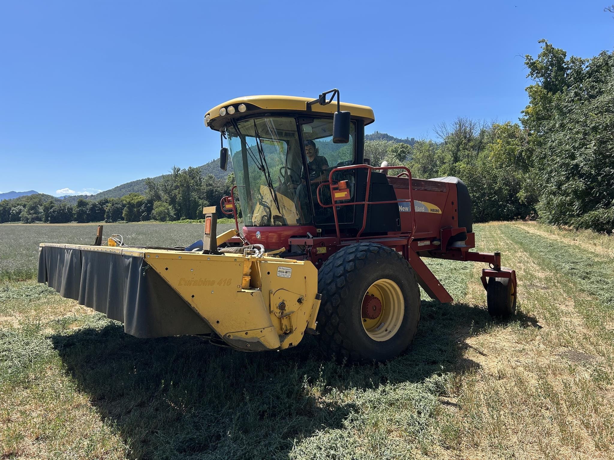 2013 New Holland H8080 Equipment Image0