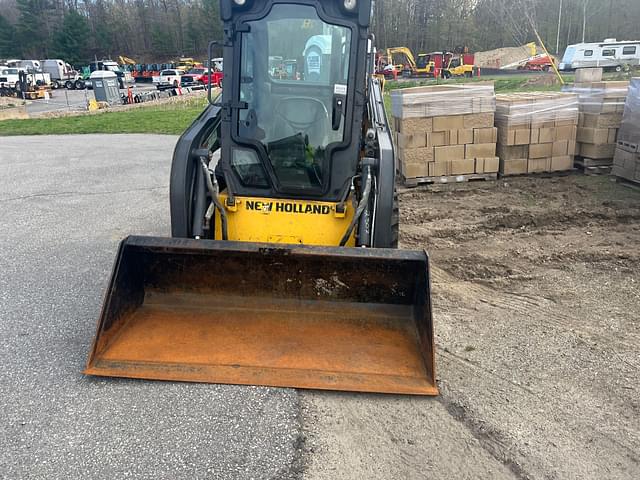 Image of New Holland L213 equipment image 1