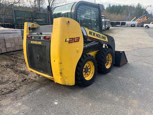 Image of New Holland L213 equipment image 4
