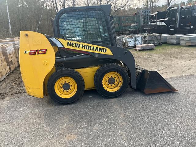 Image of New Holland L213 equipment image 3