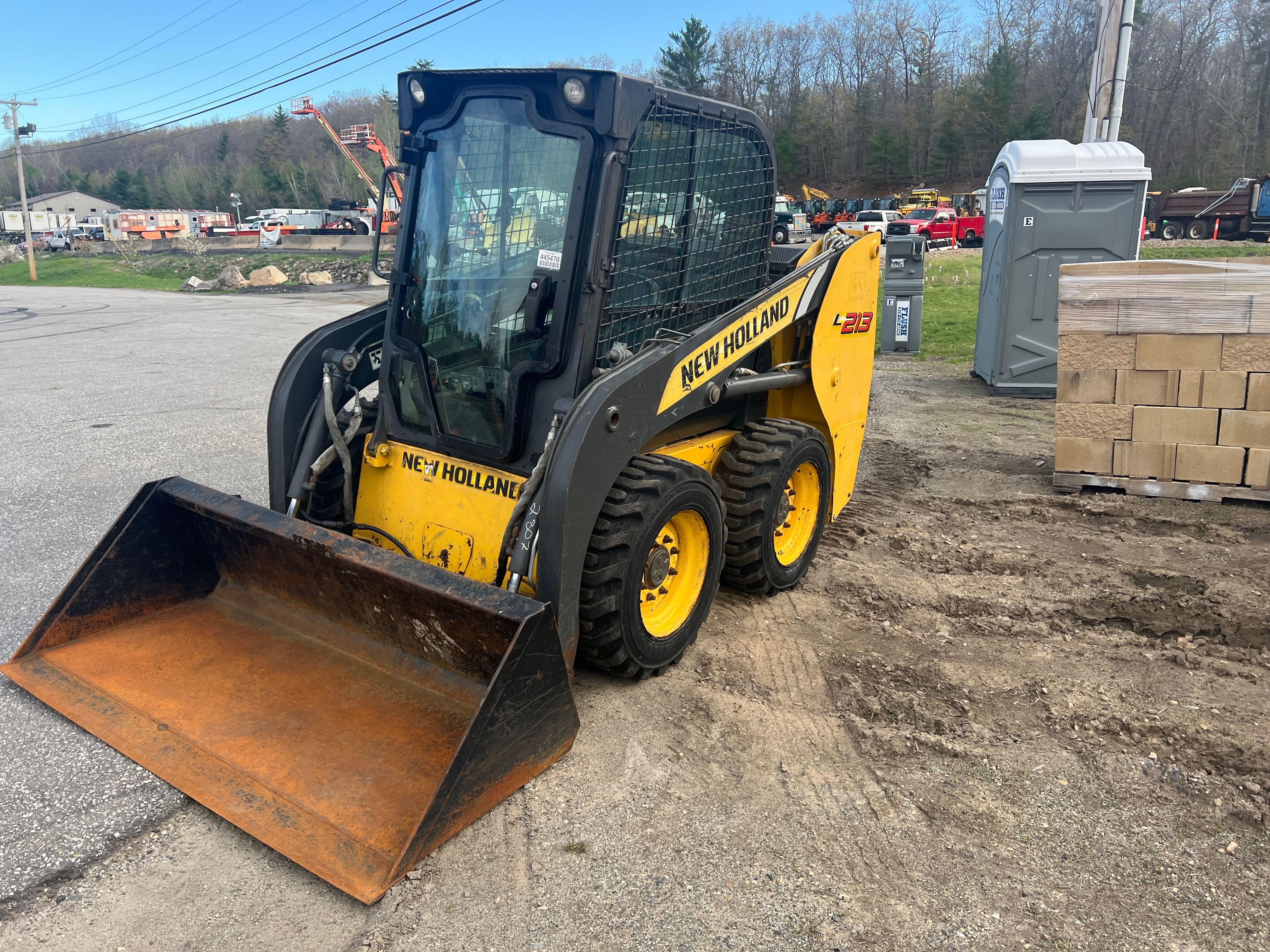 Main image New Holland L213