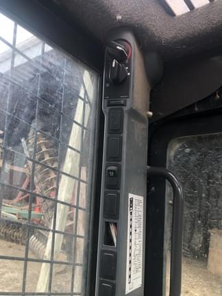 Image of New Holland L216 equipment image 4