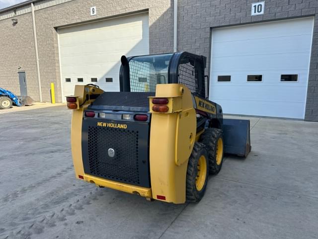 Image of New Holland L216 equipment image 3