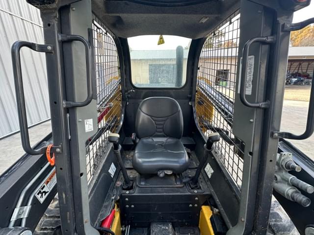 Image of New Holland L216 equipment image 4