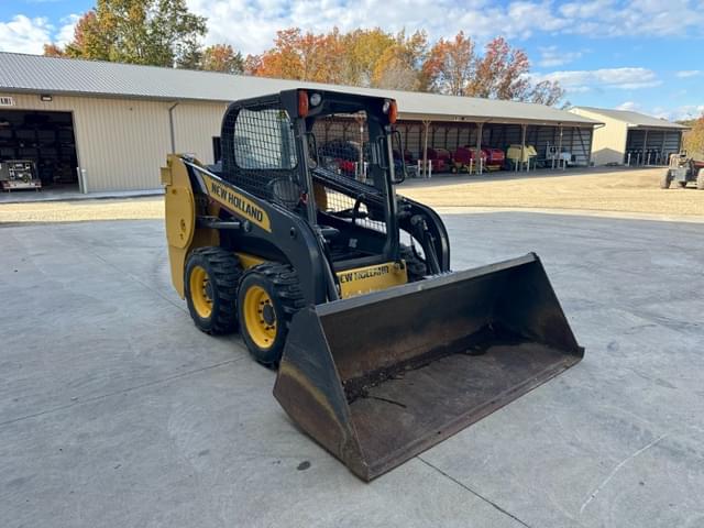 Image of New Holland L216 equipment image 2