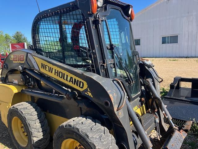 Image of New Holland L218 equipment image 2