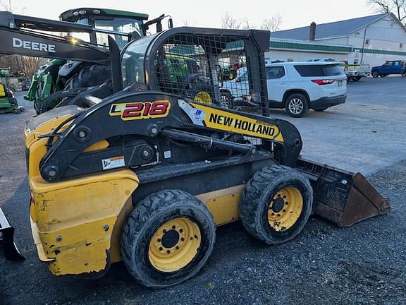 Image of New Holland L218 equipment image 3