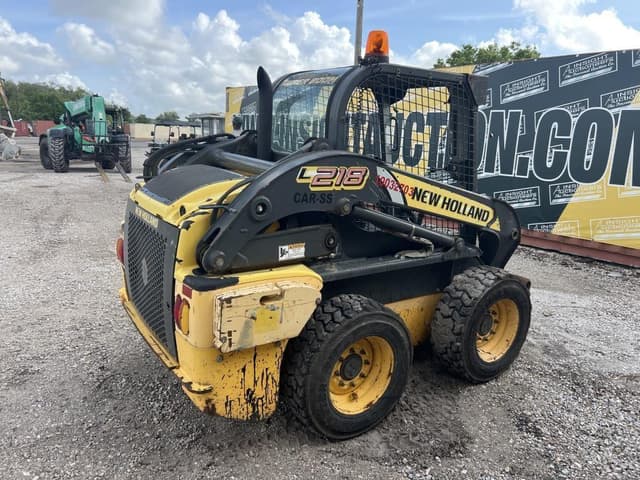 Image of New Holland L218 equipment image 2