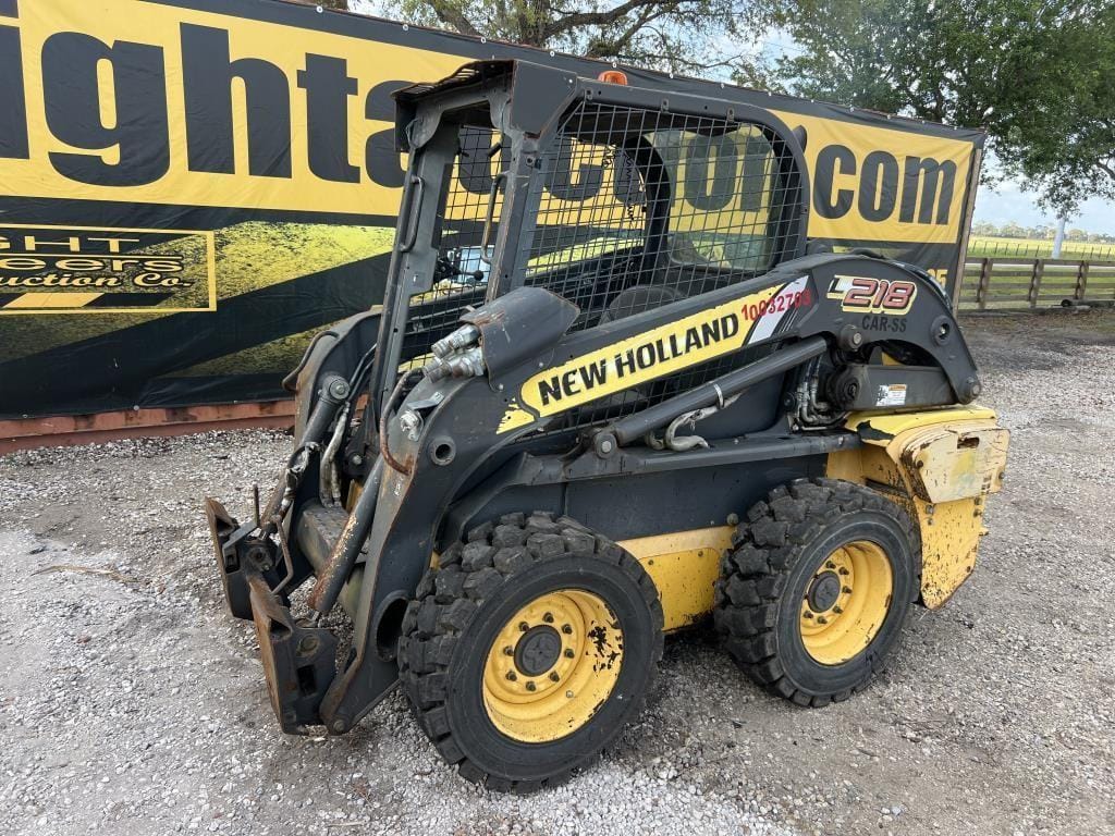 2013 New Holland L218 Equipment Image0