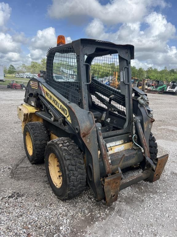 Image of New Holland L218 equipment image 3