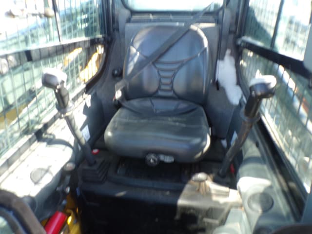 Image of New Holland L218 equipment image 2