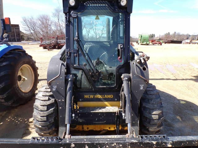 Image of New Holland L218 equipment image 2