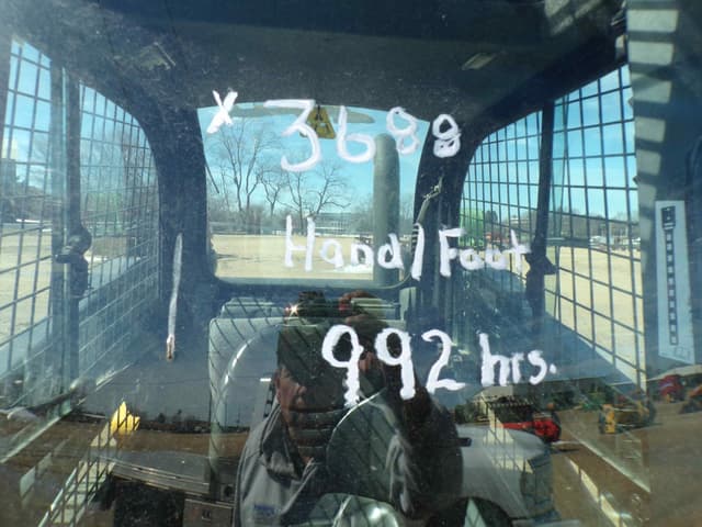 Image of New Holland L218 equipment image 1