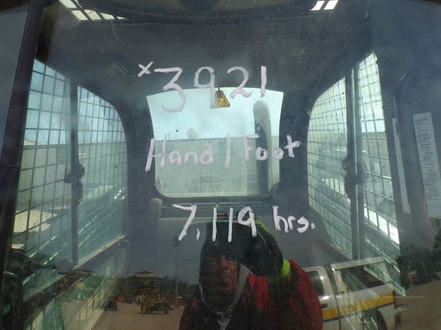 Image of New Holland L218 equipment image 1