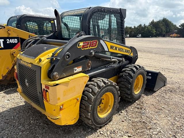 Image of New Holland L218 equipment image 2