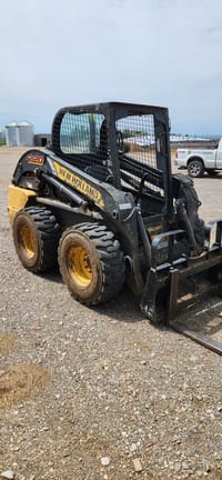 2013 New Holland L220 Equipment Image0