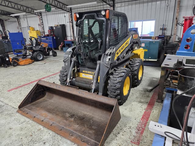 Image of New Holland L220 equipment image 2