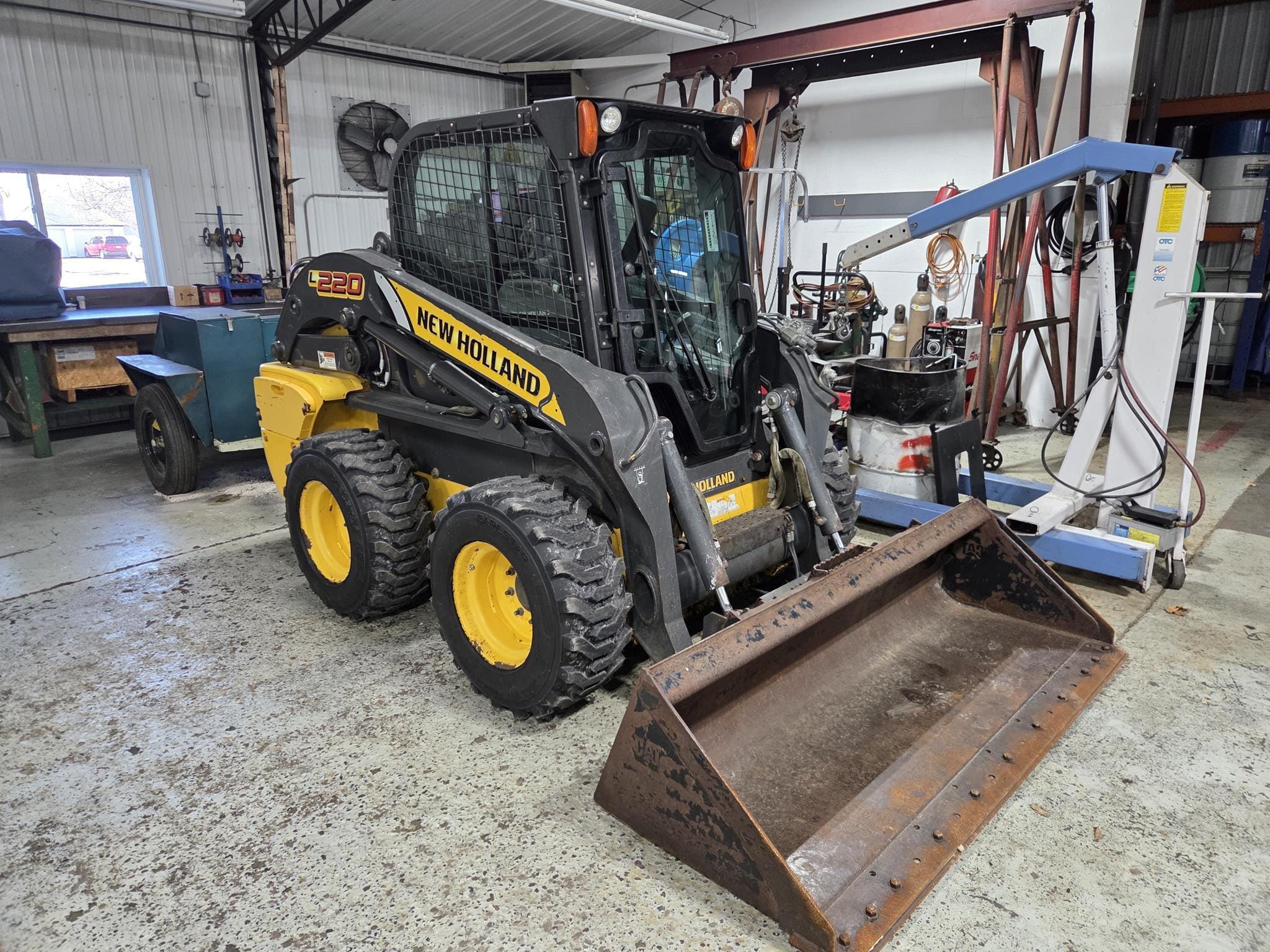 2013 New Holland L220 Equipment Image0