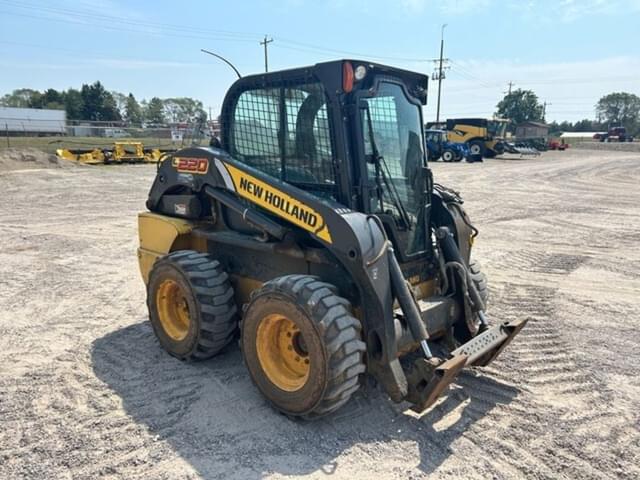 Image of New Holland L220 equipment image 2