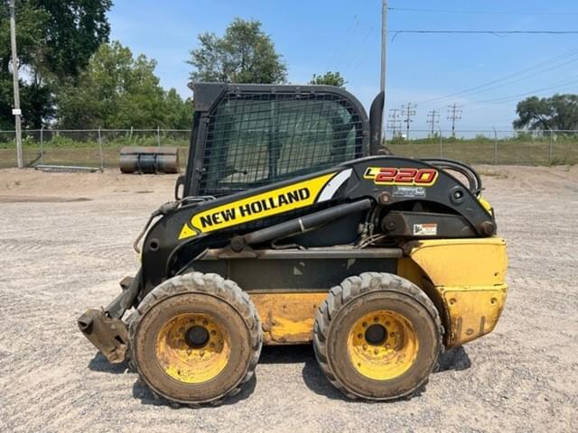 Image of New Holland L220 equipment image 1