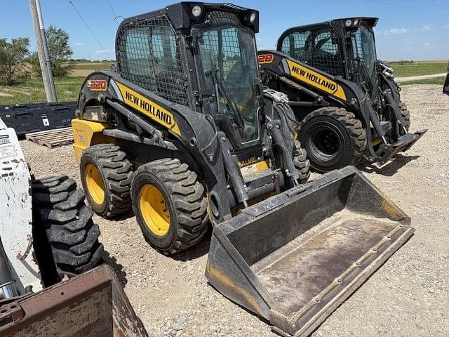 Image of New Holland L220 equipment image 1