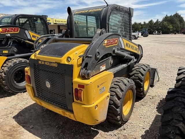 Image of New Holland L220 equipment image 2