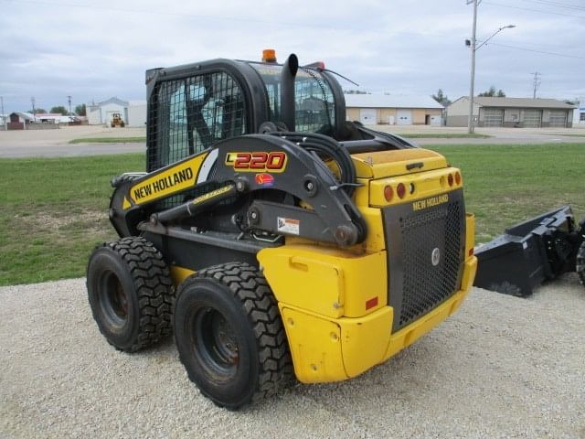 Main image New Holland L220