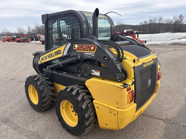 Image of New Holland L220 equipment image 2