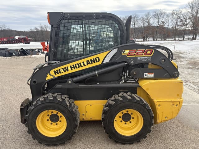 Image of New Holland L220 equipment image 1