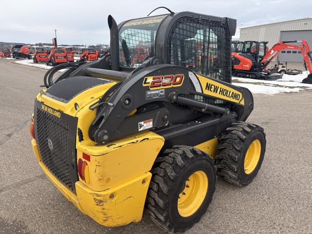 Image of New Holland L220 equipment image 4