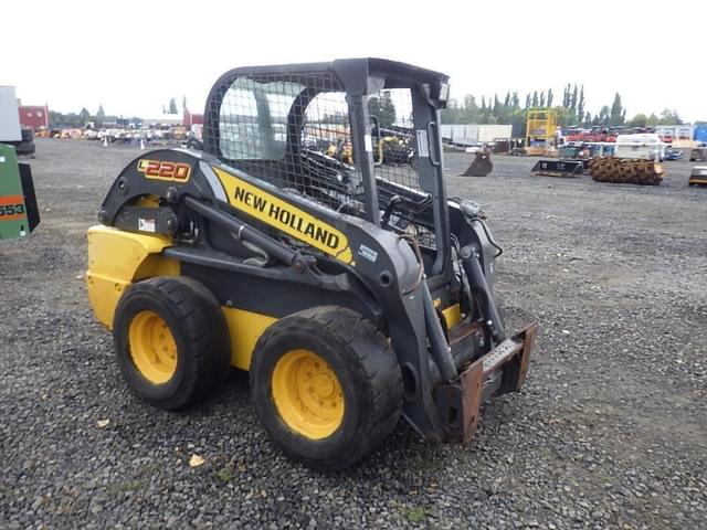 Image of New Holland L220 equipment image 1